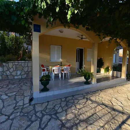 Daire Dobrila - Two Bedroom With Terrace - A2