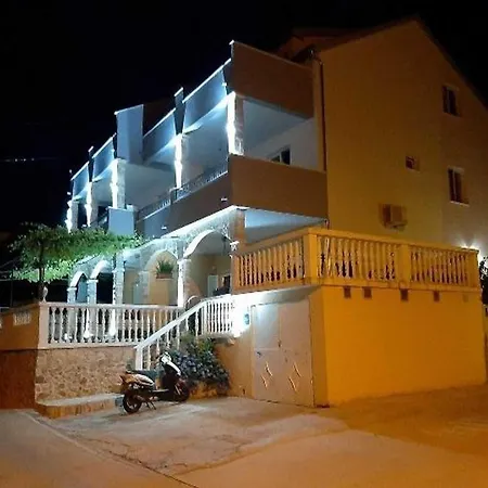 Dobrila - Two Bedroom With Terrace - A2 Daire Jelsa (Hvar)