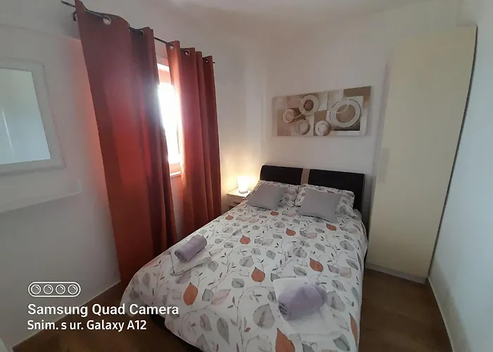 Dobrila - Two Bedroom With Terrace - A2 Daire *